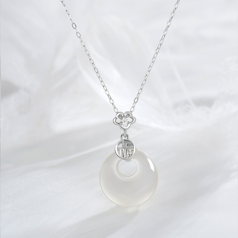 Collier porte-bonheur en argent sterling 925 avec agate blanche et personnage Fu
