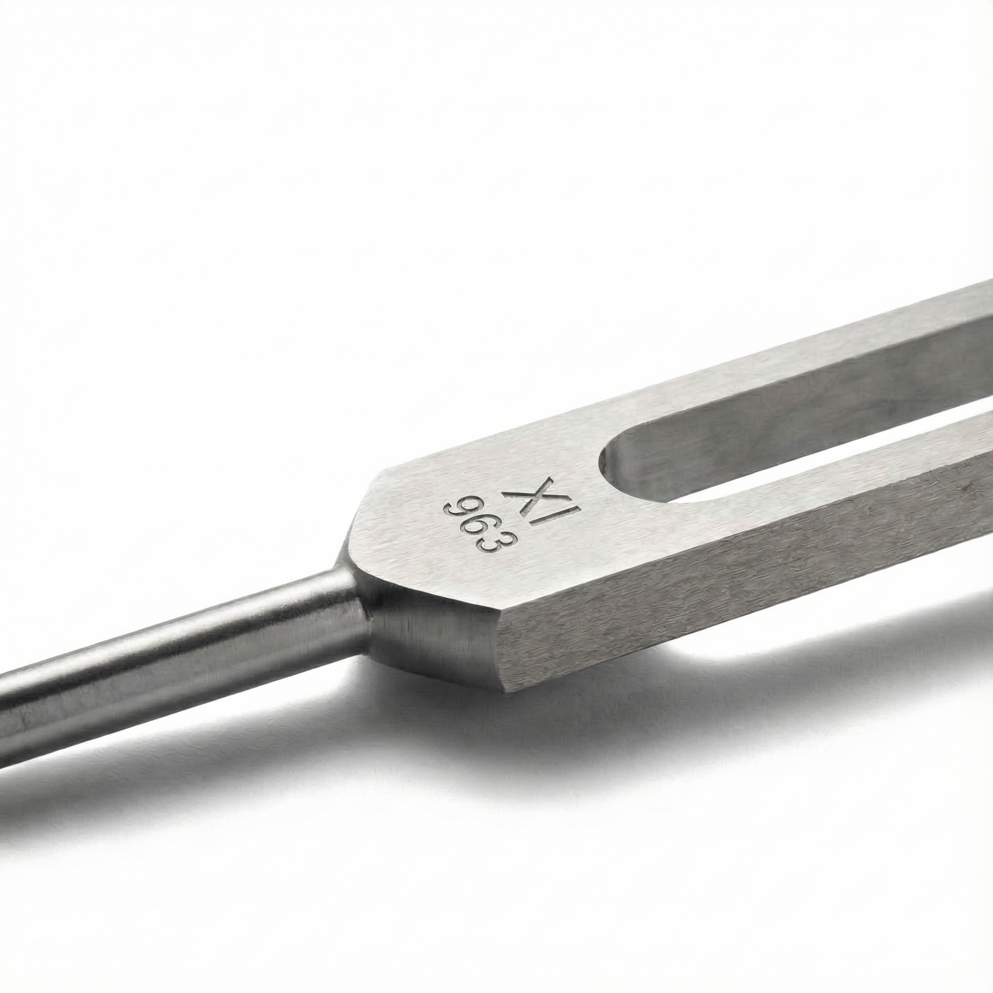 Ensemble de diapasons à résonance longue avec étui et percuteur, thérapie sonore