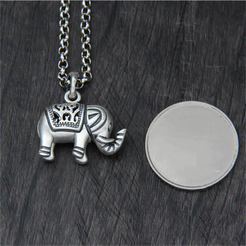 Collier avec pendentif en argent sterling 990 représentant un éléphant