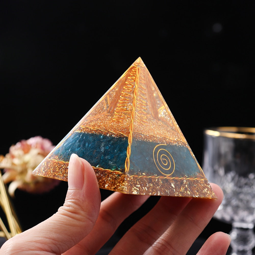 Pyramide d'orgone du créateur abondant