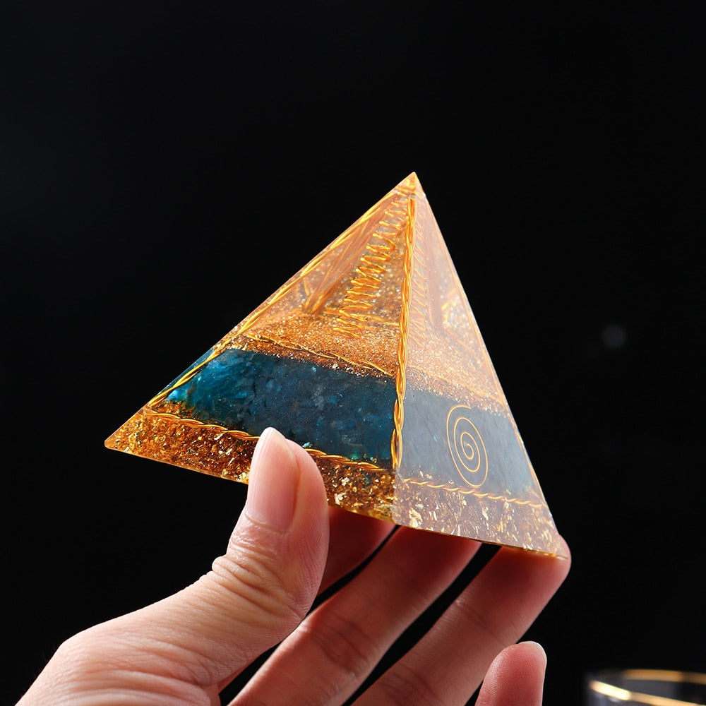 Pyramide d'orgone du créateur abondant