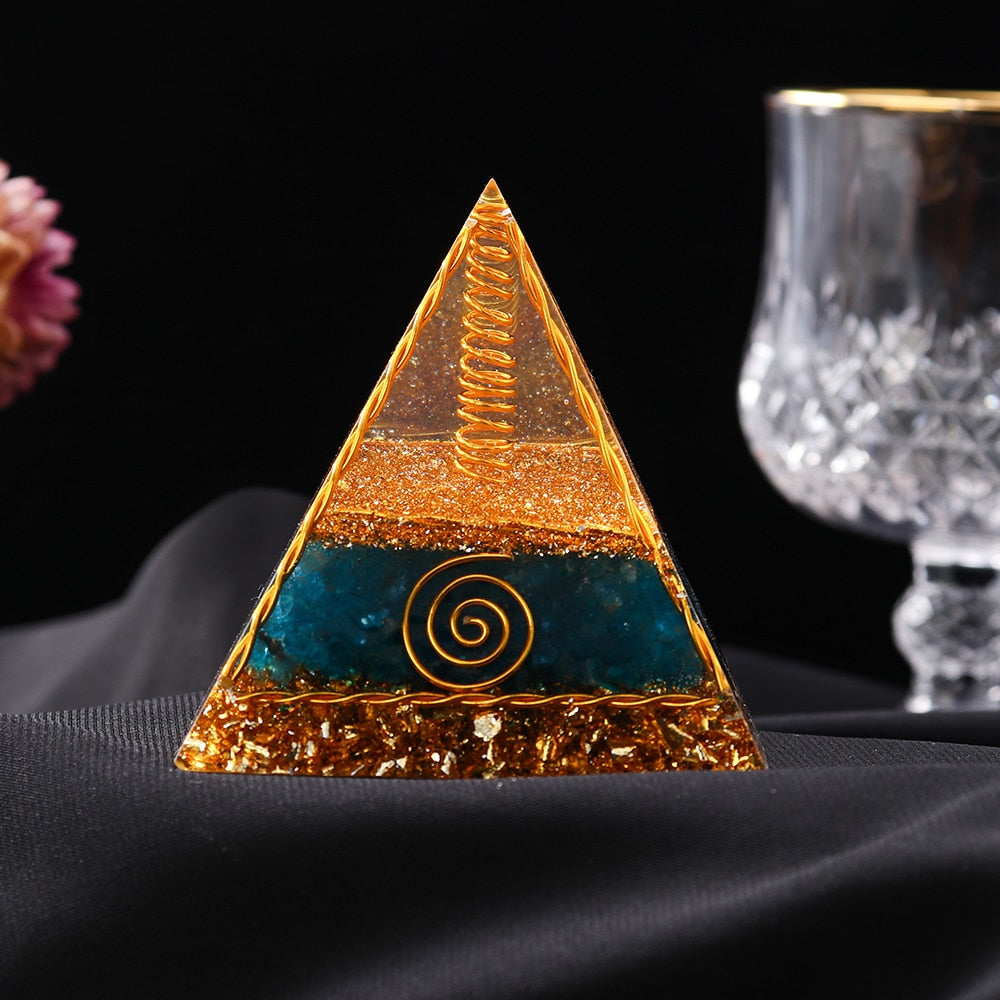 Pyramide d'orgone du créateur abondant