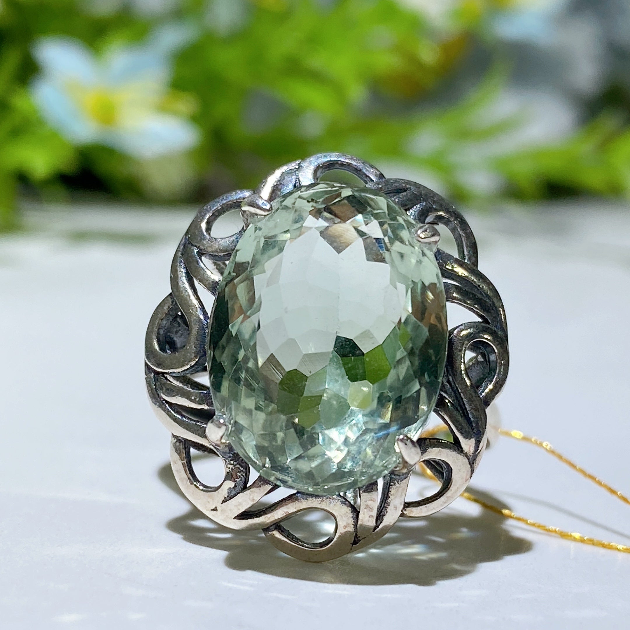 Bague ajustable en améthyste verte pour la guérison et l'équilibre spirituel