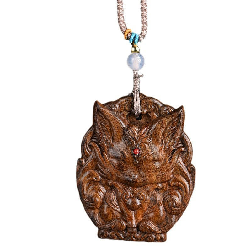 Collier d'équilibre en bois d'agar avec renard à neuf queues