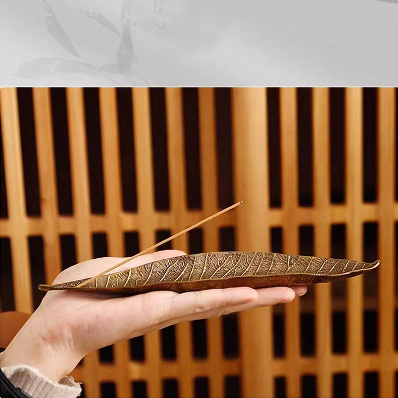 Brûle-encens en alliage avec motif de feuilles orientales pour la tranquillité