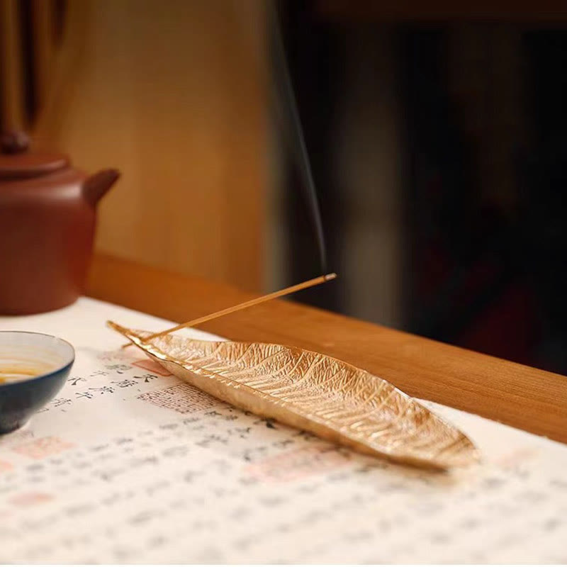 Brûle-encens en alliage avec motif de feuilles orientales pour la tranquillité