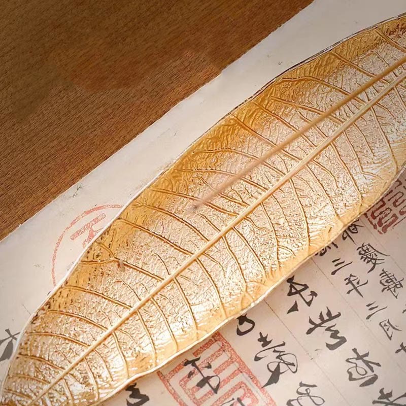 Brûle-encens en alliage avec motif de feuilles orientales pour la tranquillité