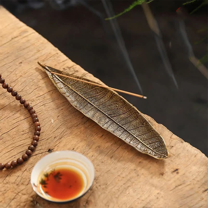 Brûle-encens en alliage avec motif de feuilles orientales pour la tranquillité