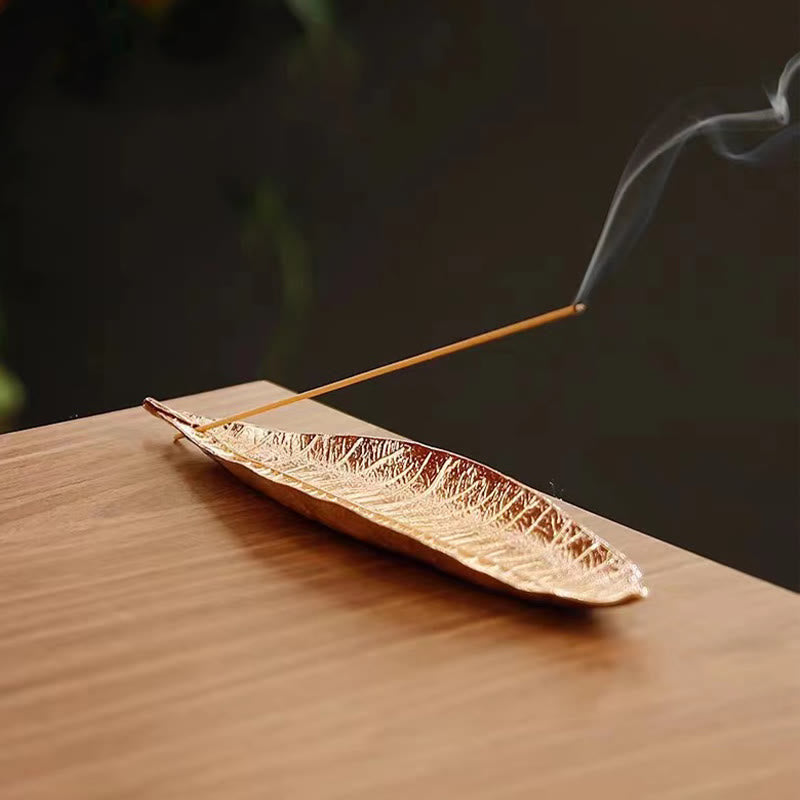 Brûle-encens en alliage avec motif de feuilles orientales pour la tranquillité