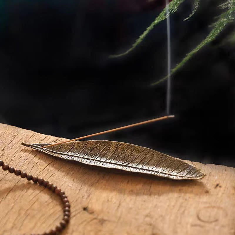 Brûle-encens en alliage avec motif de feuilles orientales pour la tranquillité