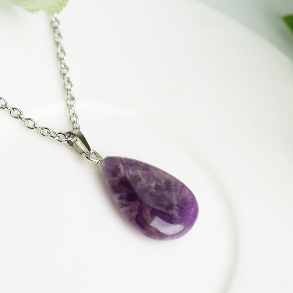 Collier en améthyste avec chaîne en argent pour l'énergie de guérison