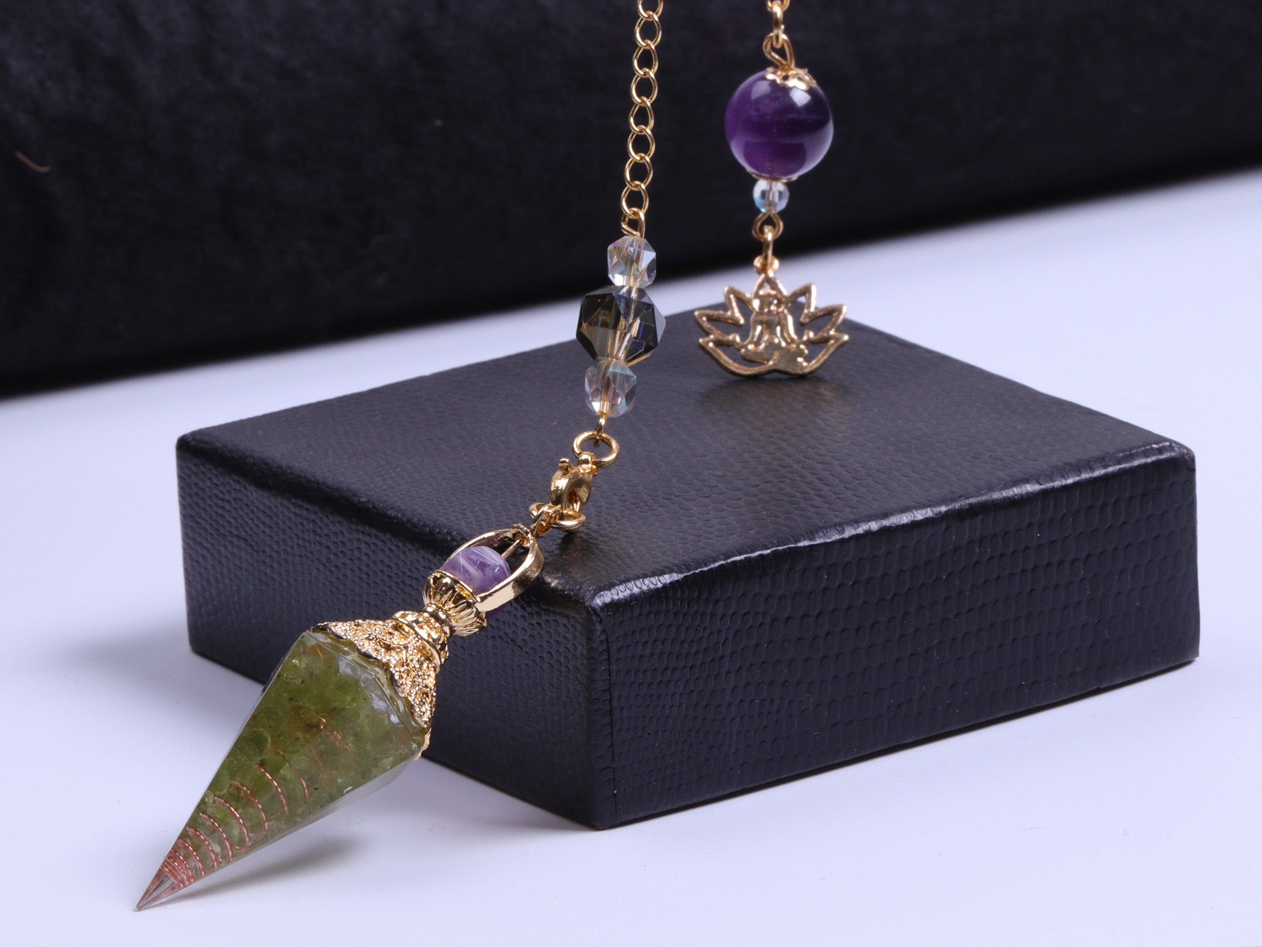 Pendule en cristal d'orgone améthyste péridot
