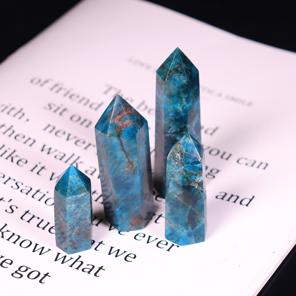 Tour de cristal d'apatite pour la positivité et la croissance