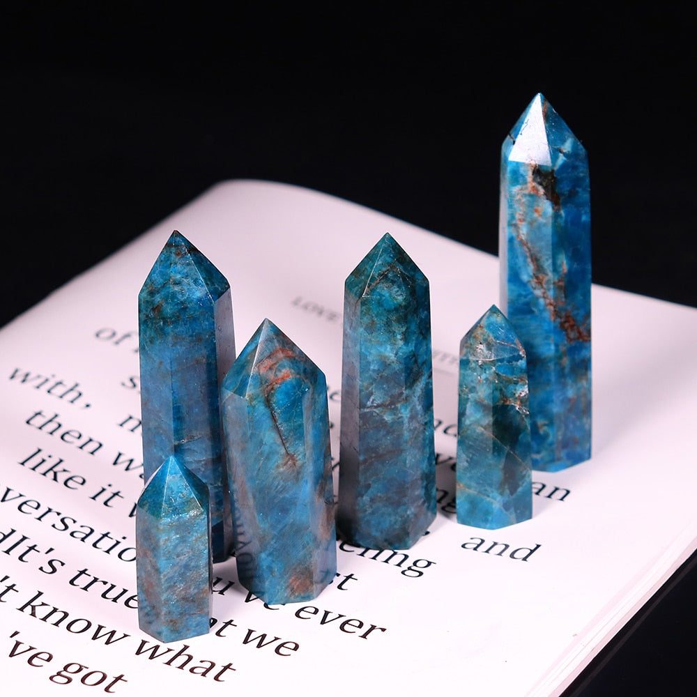 Tour de cristal d'apatite pour la positivité et la croissance