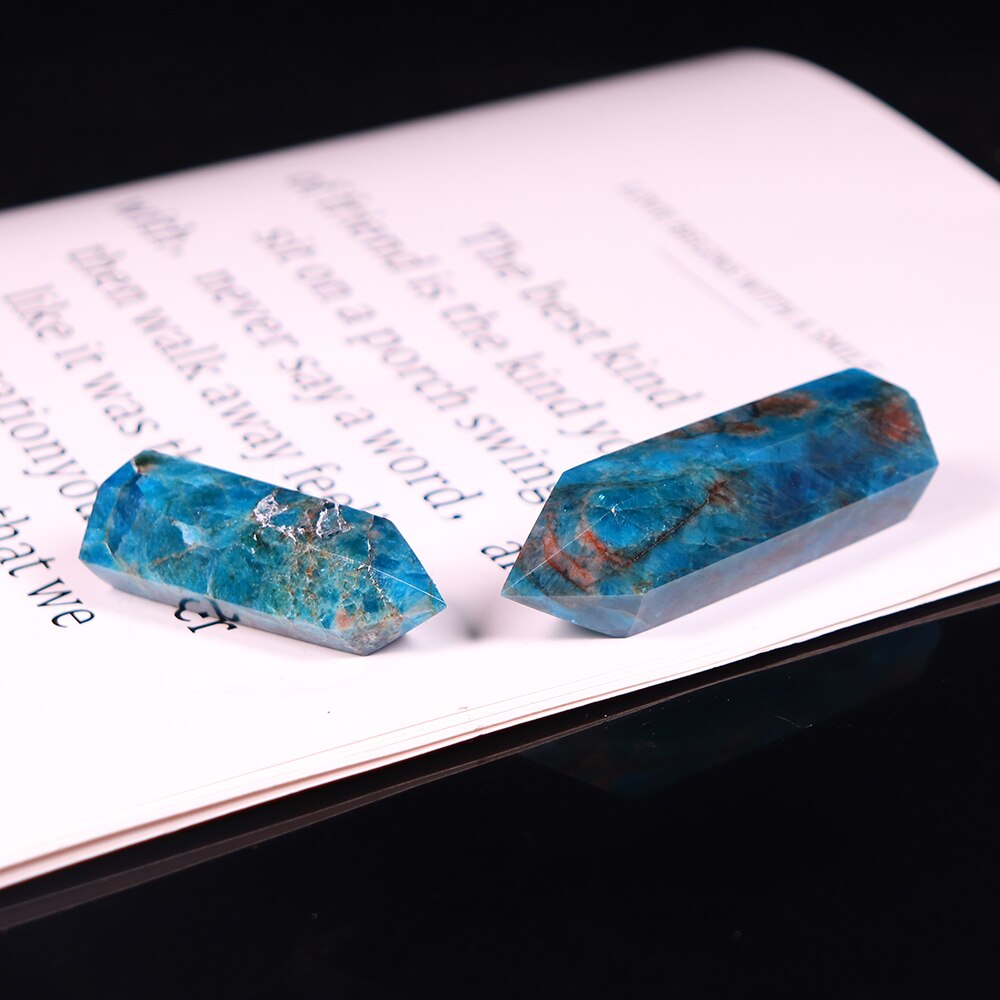 Tour de cristal d'apatite pour la positivité et la croissance