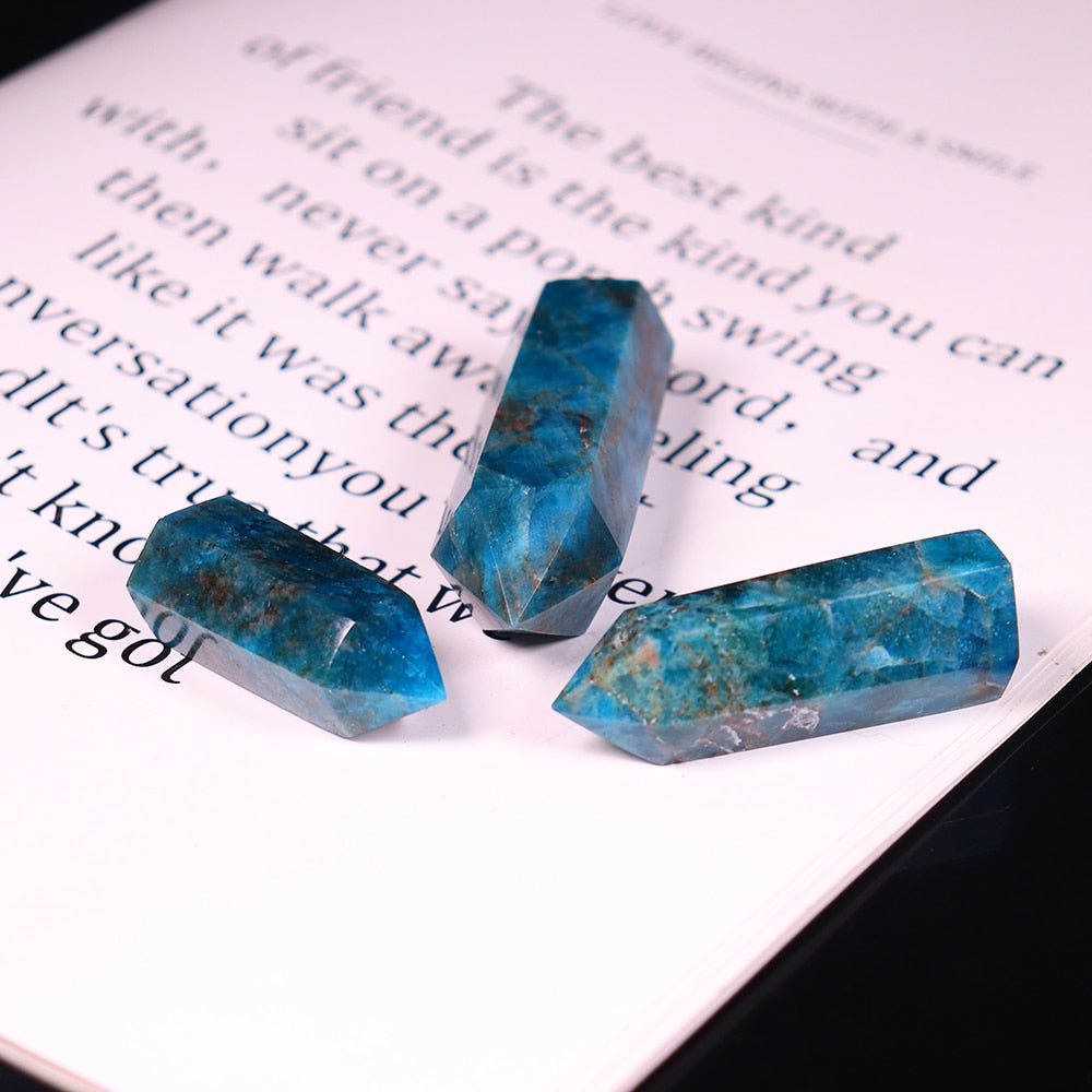 Tour de cristal d'apatite pour la positivité et la croissance