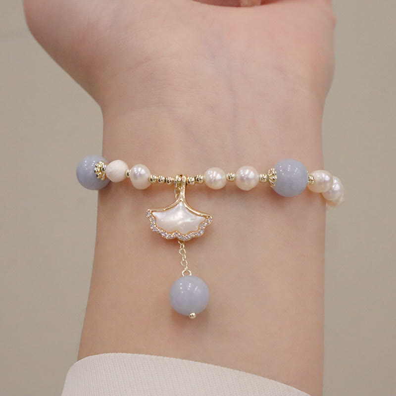 Bracelet de guérison en perles d'aigue-marine | Breloque feuille de ginkgo et papillon