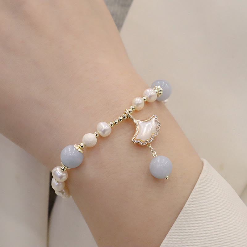 Bracelet de guérison en perles d'aigue-marine | Breloque feuille de ginkgo et papillon