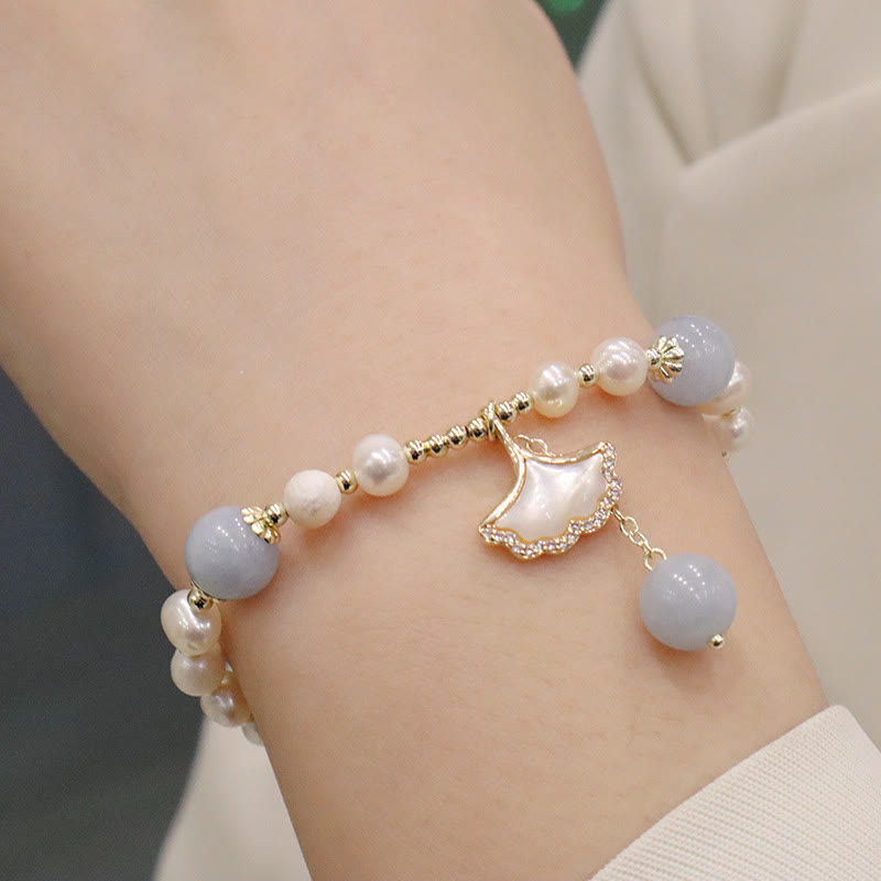Bracelet de guérison en perles d'aigue-marine | Breloque feuille de ginkgo et papillon