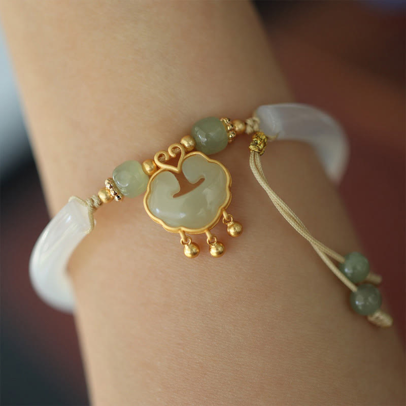 Bracelet manchette en argent et jade Hetian en calcédoine de bon augure Ruyi