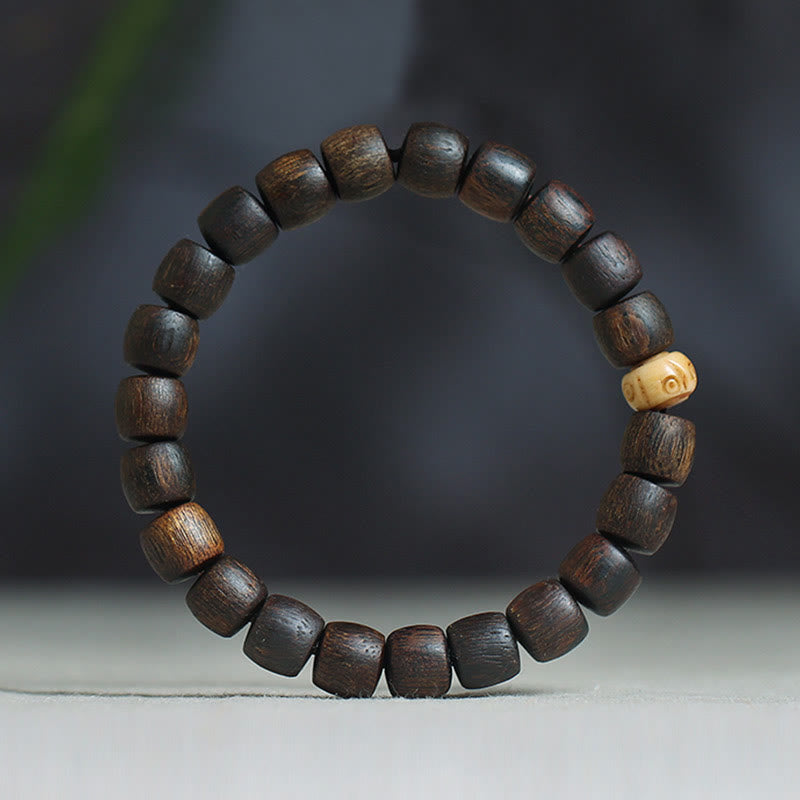 Bracelet de méditation en bois d'agar Bai Qinan pour la force 17 cm