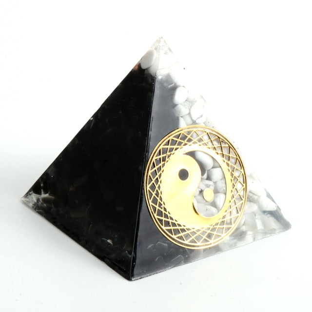 Équilibrer la pyramide d’orgonite Yin Yang