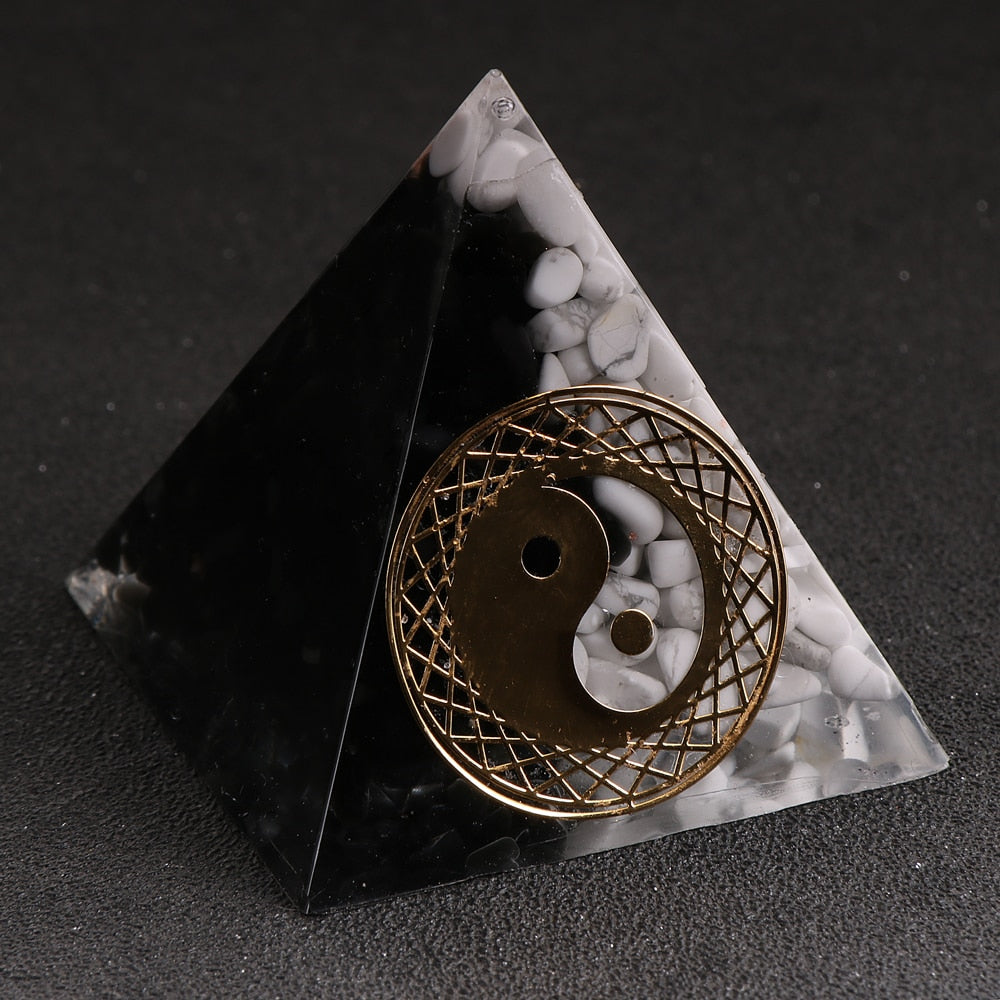 Équilibrer la pyramide d’orgonite Yin Yang