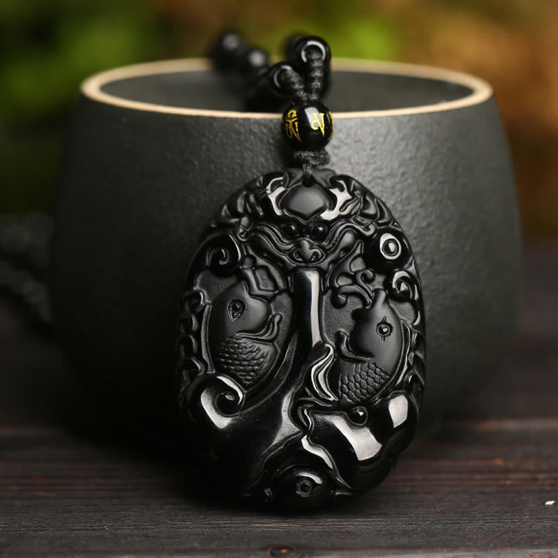 Collier pendentif poisson koï en obsidienne noire pour la force et l'épanouissement
