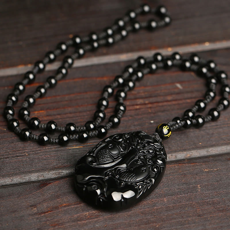 Collier pendentif poisson koï en obsidienne noire pour la force et l'épanouissement