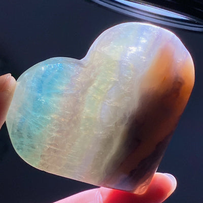 Pierre de paume en forme de cœur en agate fluorite bleue de 5,3 à 6,6 cm de guérison