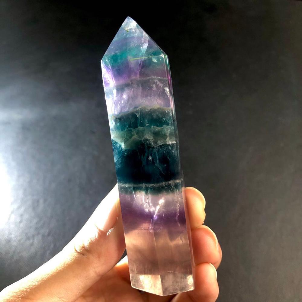 Tour de cristal de fluorite bleue pour la clarté mentale