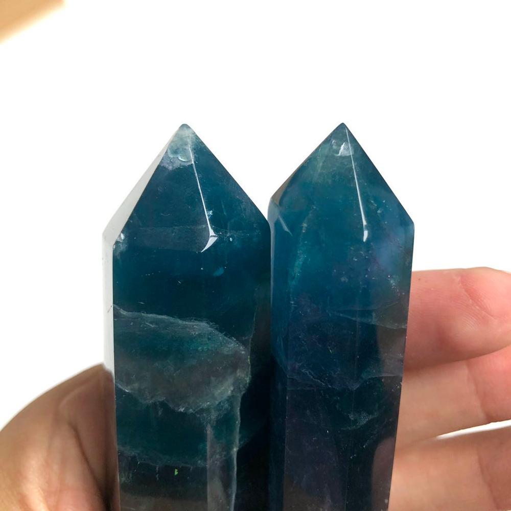 Tour de cristal de fluorite bleue pour la clarté mentale