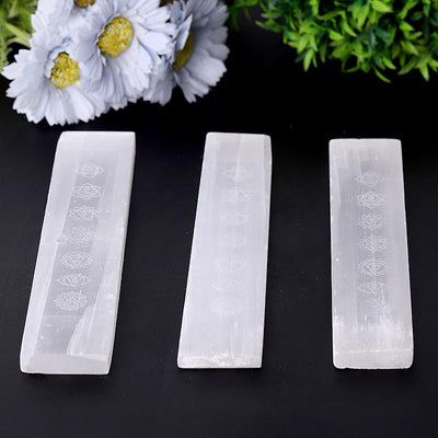 Baguette en cristal de sélénite avec gravure de chakra 7,5