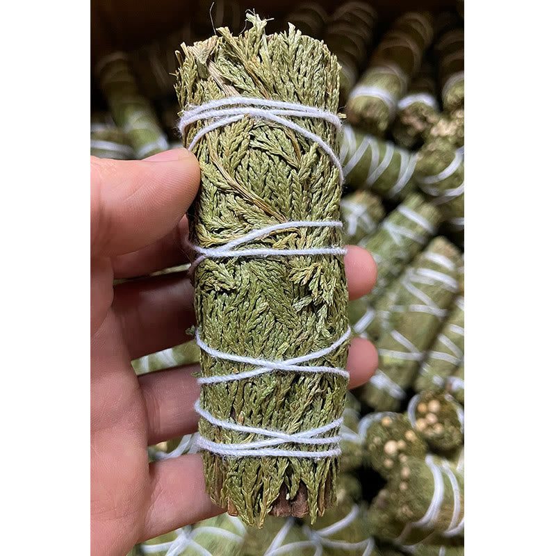 Bâtonnet de cèdre pour les rituels de purification et de méditation de la maison