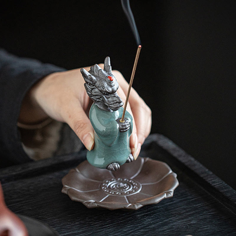 Brûleur d'encens en céramique en forme de dragon avec base en lotus et symbole Fu