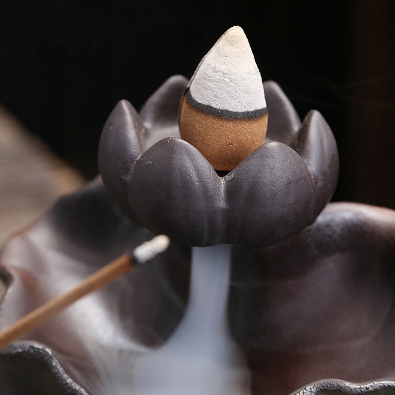 Brûleur d'encens en céramique, motif fleur de lotus, grenouille et papillon