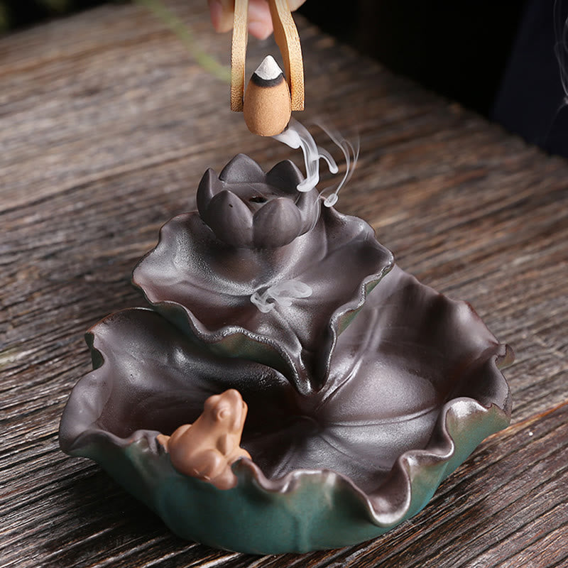 Brûleur d'encens en céramique, motif fleur de lotus, grenouille et papillon