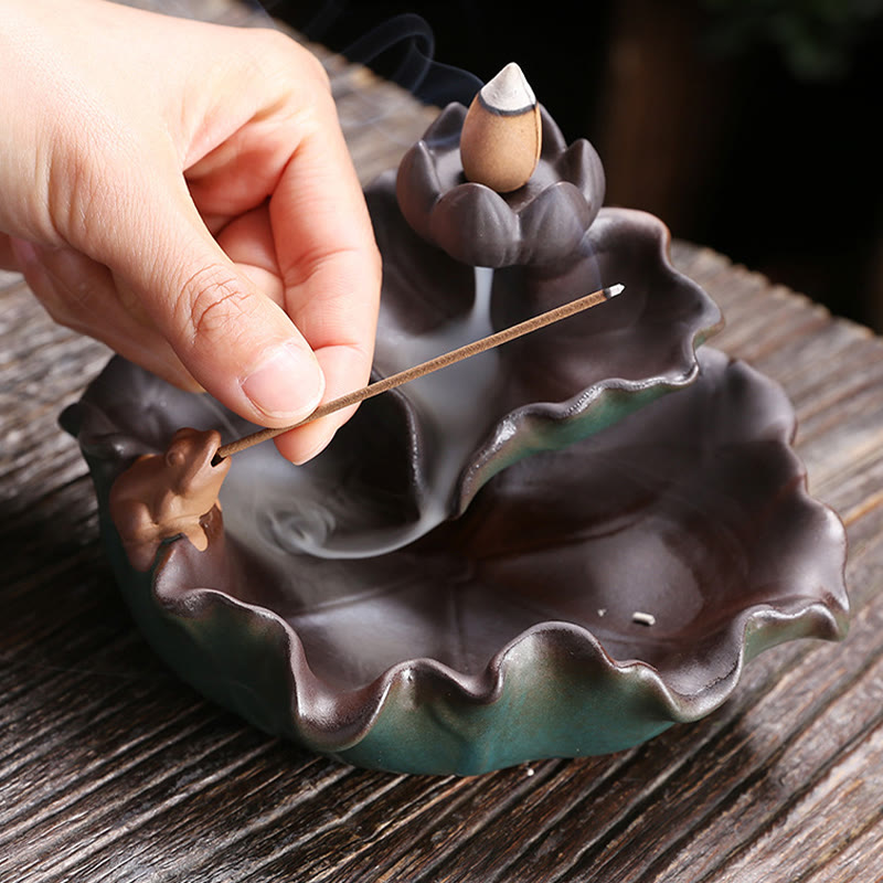 Brûleur d'encens en céramique, motif fleur de lotus, grenouille et papillon