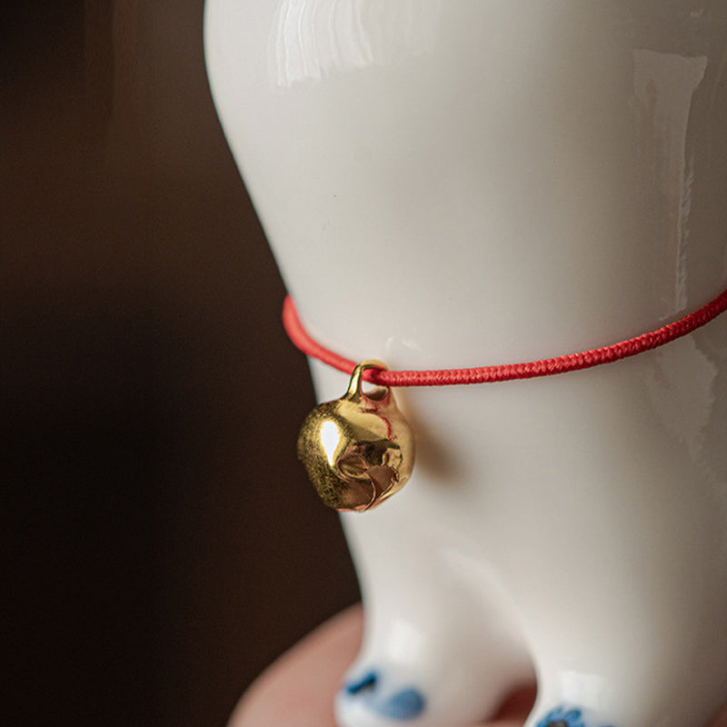 Figurine miniature en céramique représentant un chat blanc porte-bonheur