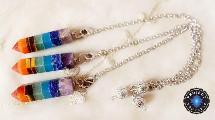 Pendule d'équilibrage des chakras avec cristaux de pierres précieuses