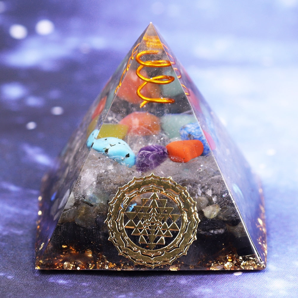 Pyramide d'orgone de protection des chakras