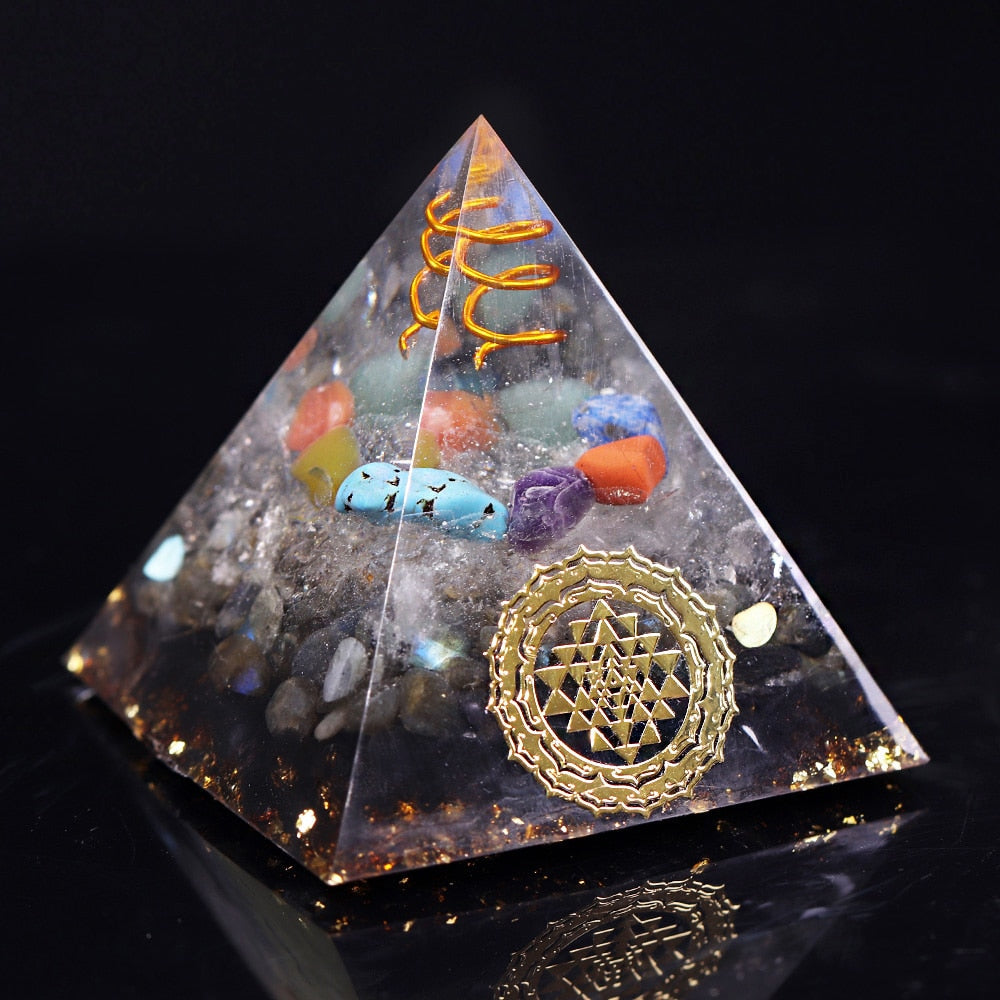 Pyramide d'orgone de protection des chakras