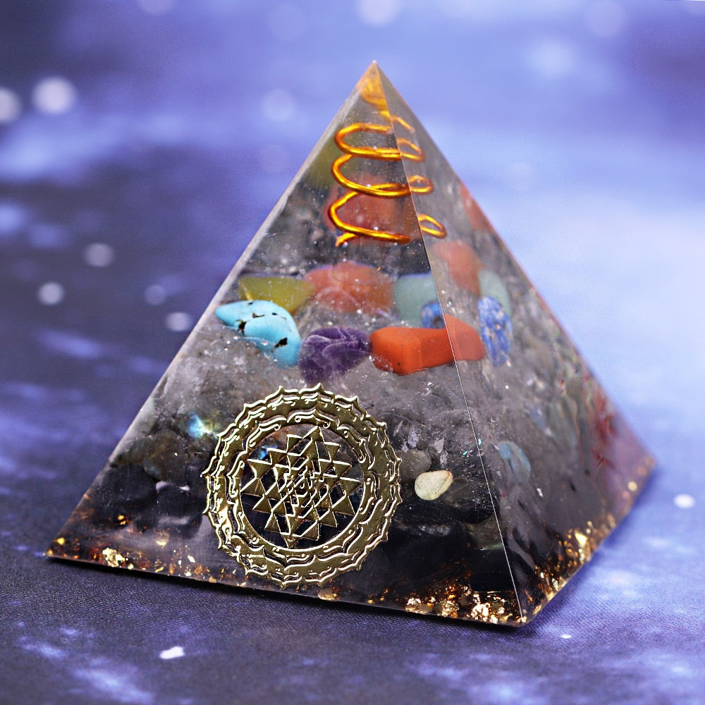 Pyramide d'orgone de protection des chakras