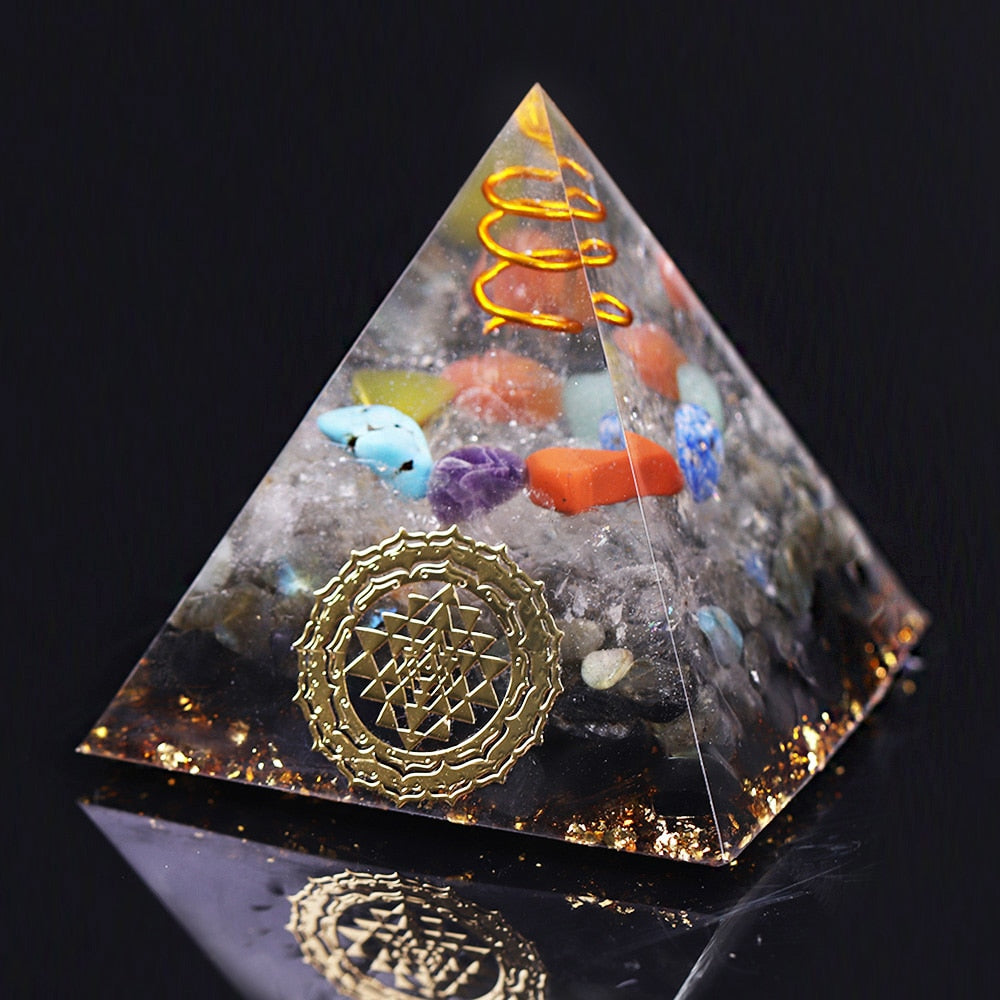 Pyramide d'orgone de protection des chakras