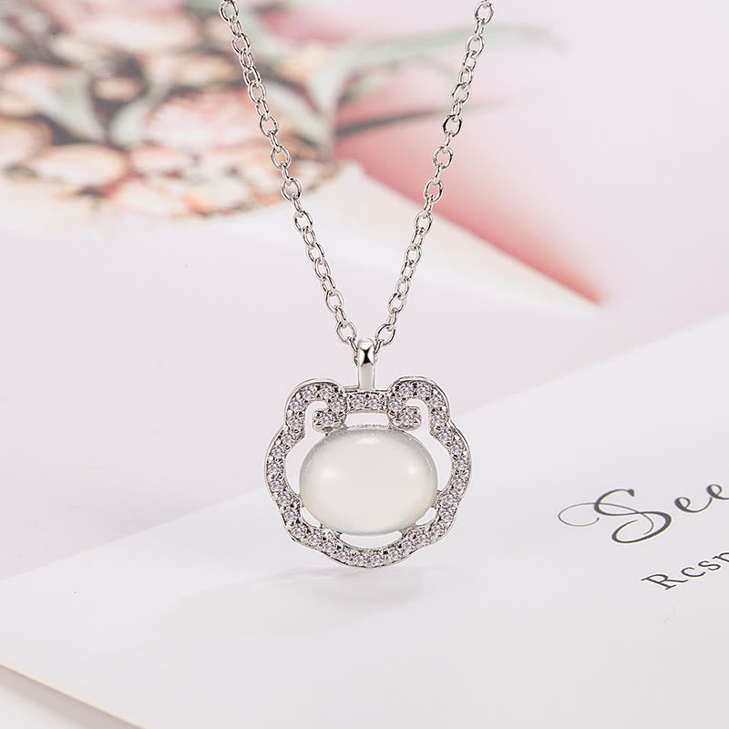 Collier en cristal positif Calcédoine Lock of Good Wishes