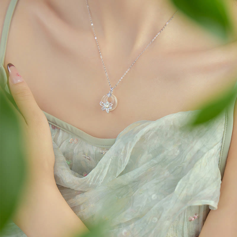 Collier Lotus en Calcédoine en Argent Sterling 999 pour la Paix et l'Harmonie