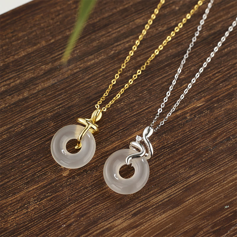 Collier avec boucle de paix en calcédoine et serpent en argent sterling 925