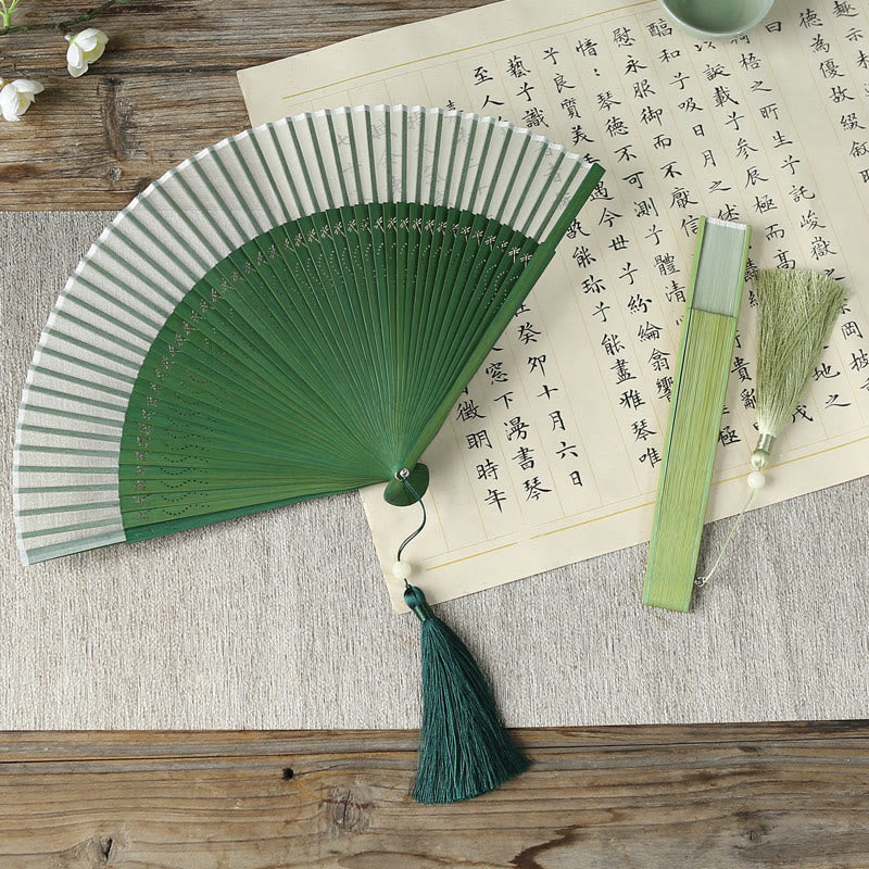 Éventail chinois pliable en soie de mûrier motif libellule 23 cm