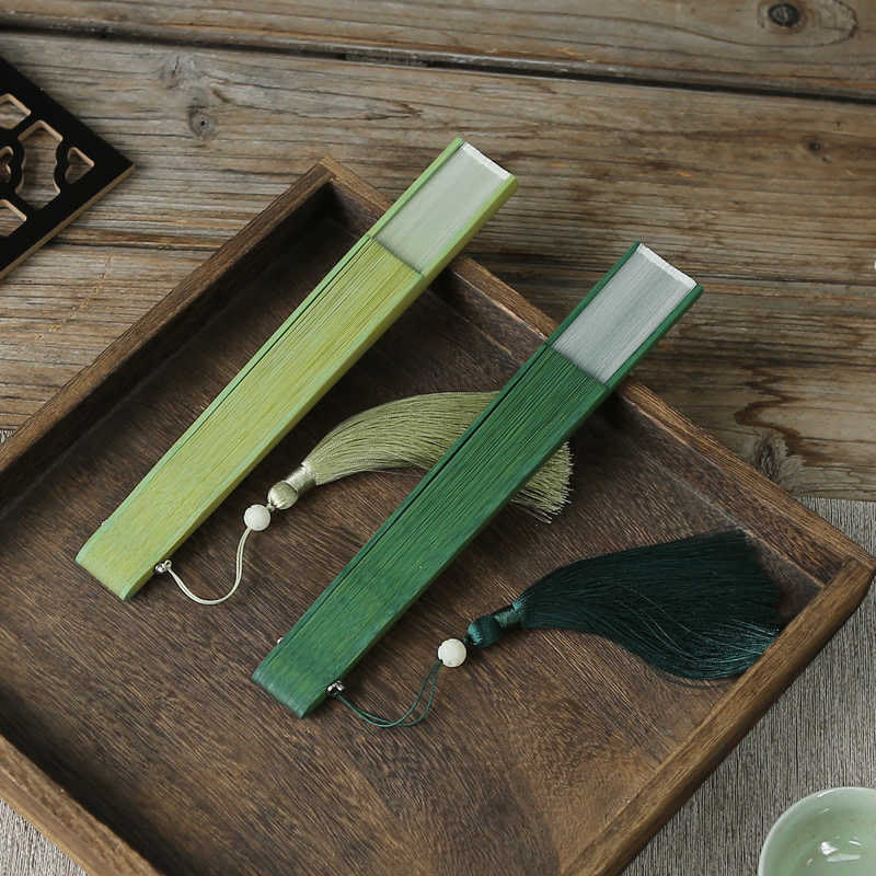 Éventail chinois pliable en soie de mûrier motif libellule 23 cm