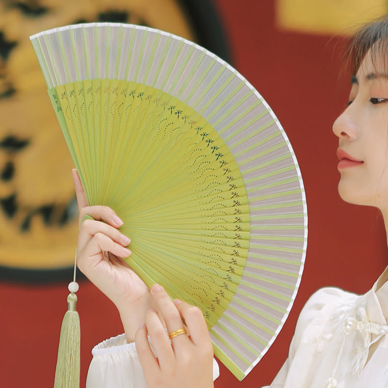 Éventail chinois pliable en soie de mûrier motif libellule 23 cm